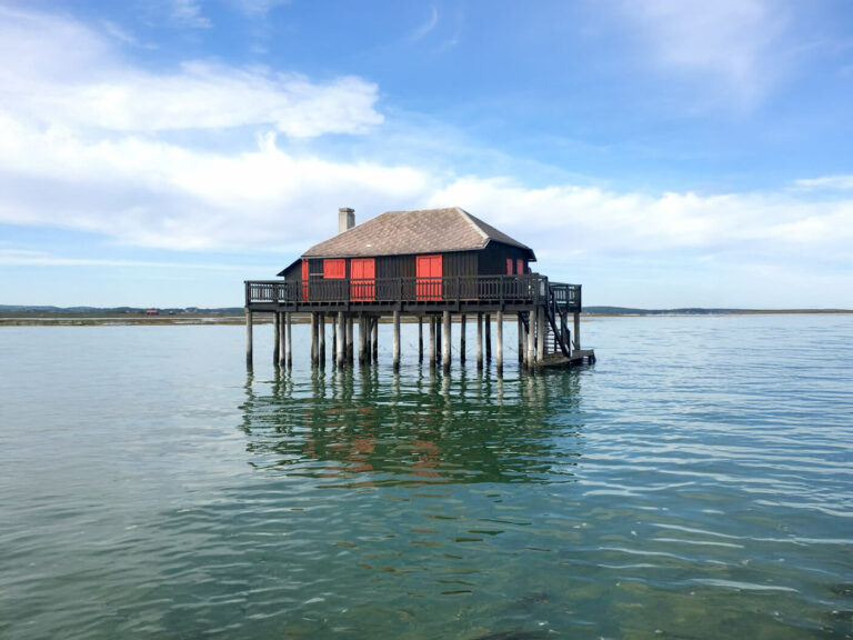 Cabane Tchanquée rouge et noire - Bassin d'Arcachon